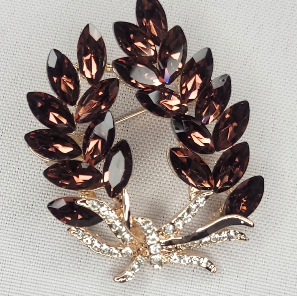 Gold Tone Crystal Laurel Wreath Brooch Brown Marquis Rhinestone Pin